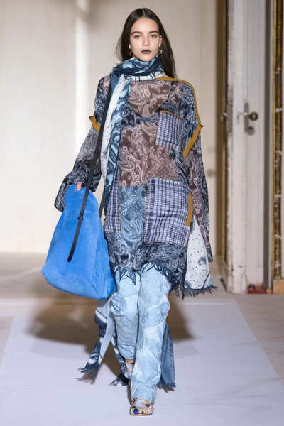 Look 30